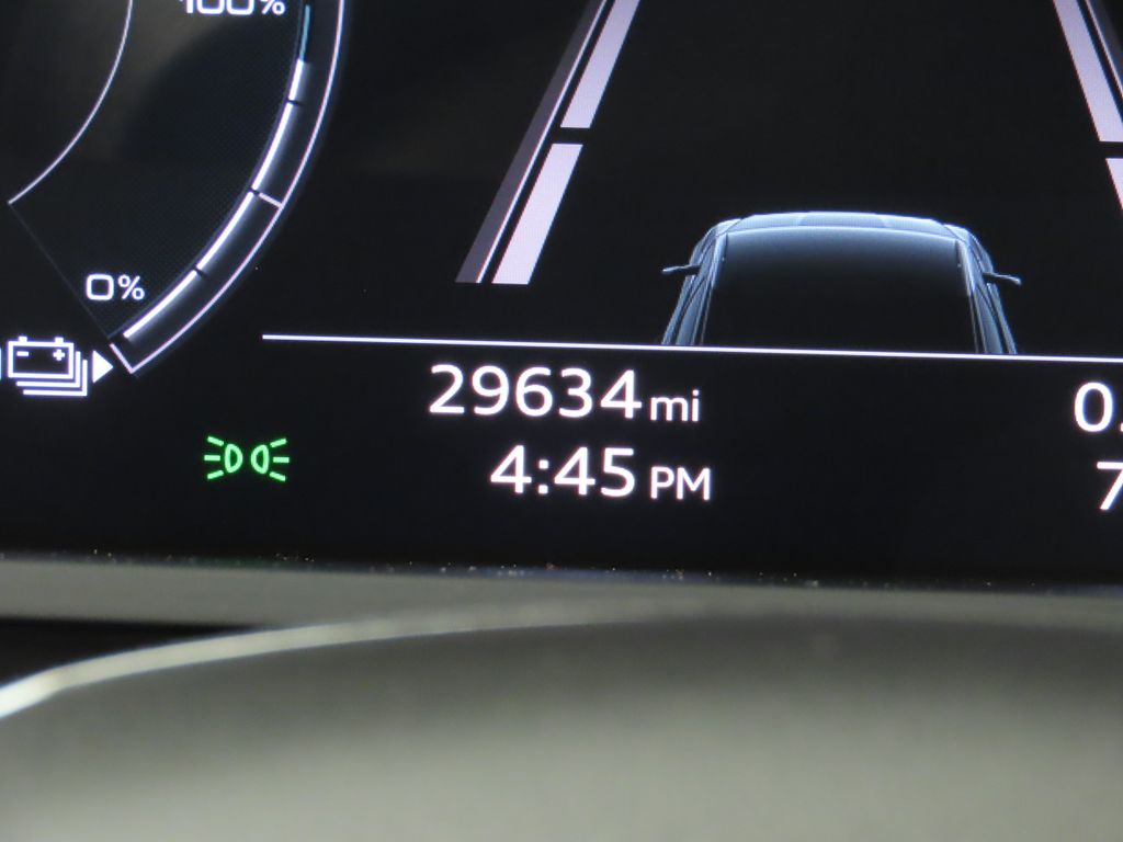 Thumbnail: 2022 Audi e-tron - 14