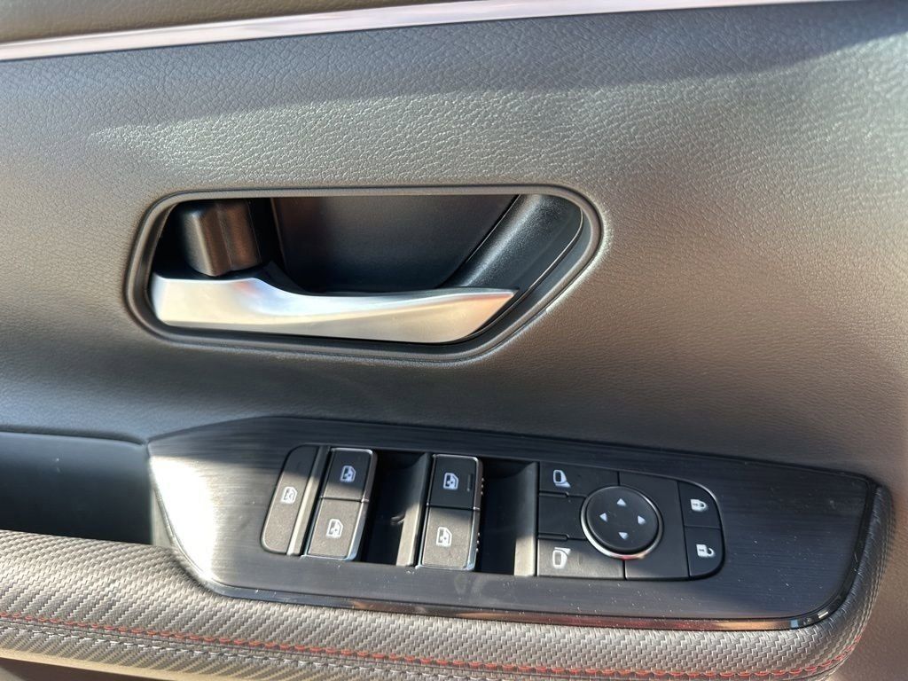 2025 Super Black Nissan Kicks SR FWD SUV