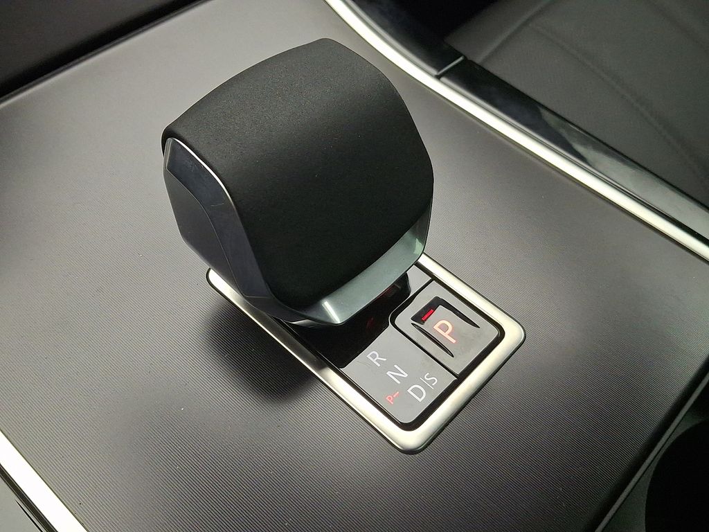 Thumbnail: 2026 Land Rover Range Rover Evoque - 12