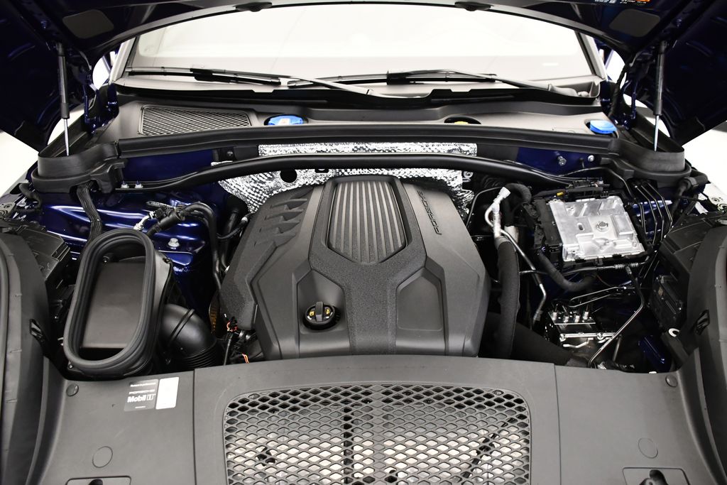 Thumbnail: 2025 Porsche Macan - 11