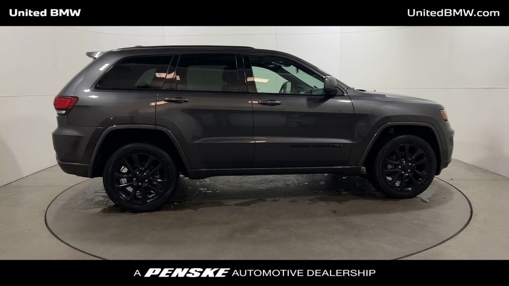 2021 Jeep Grand Cherokee Laredo 9