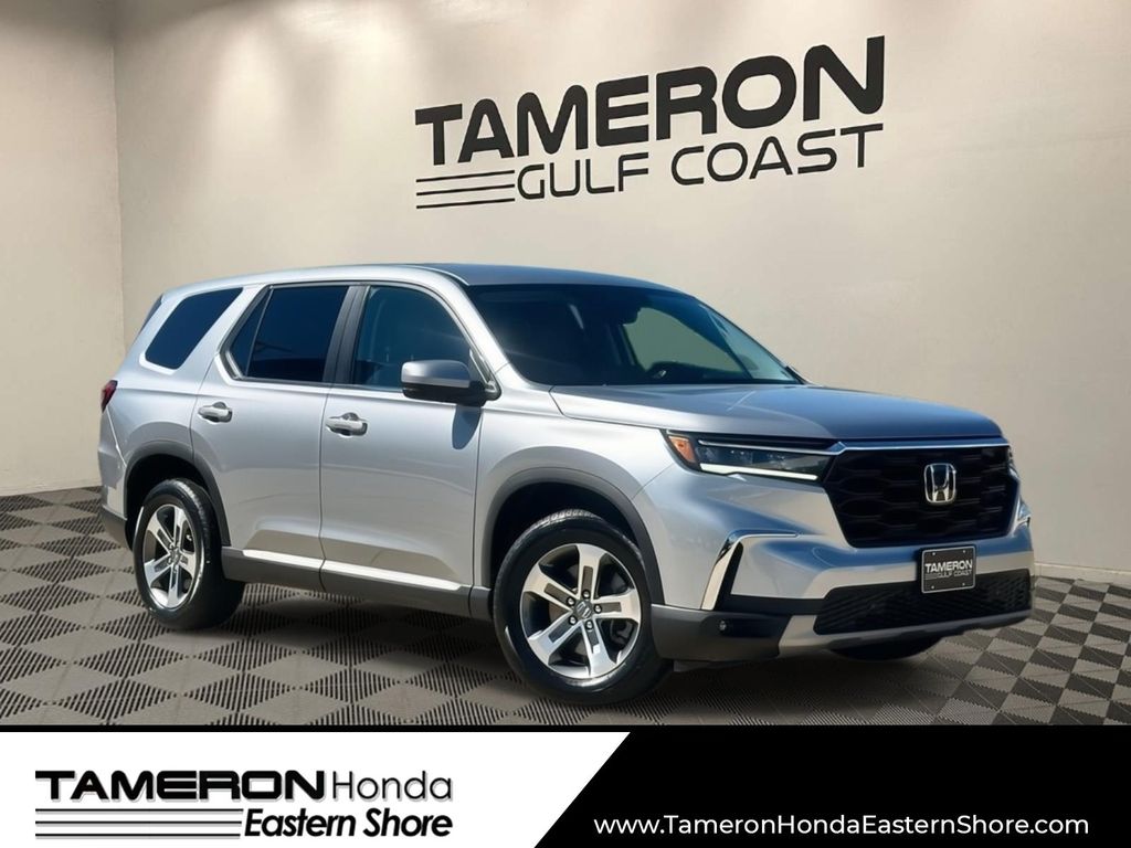 2023 Honda Pilot EX-L AWD with Captains Chairs