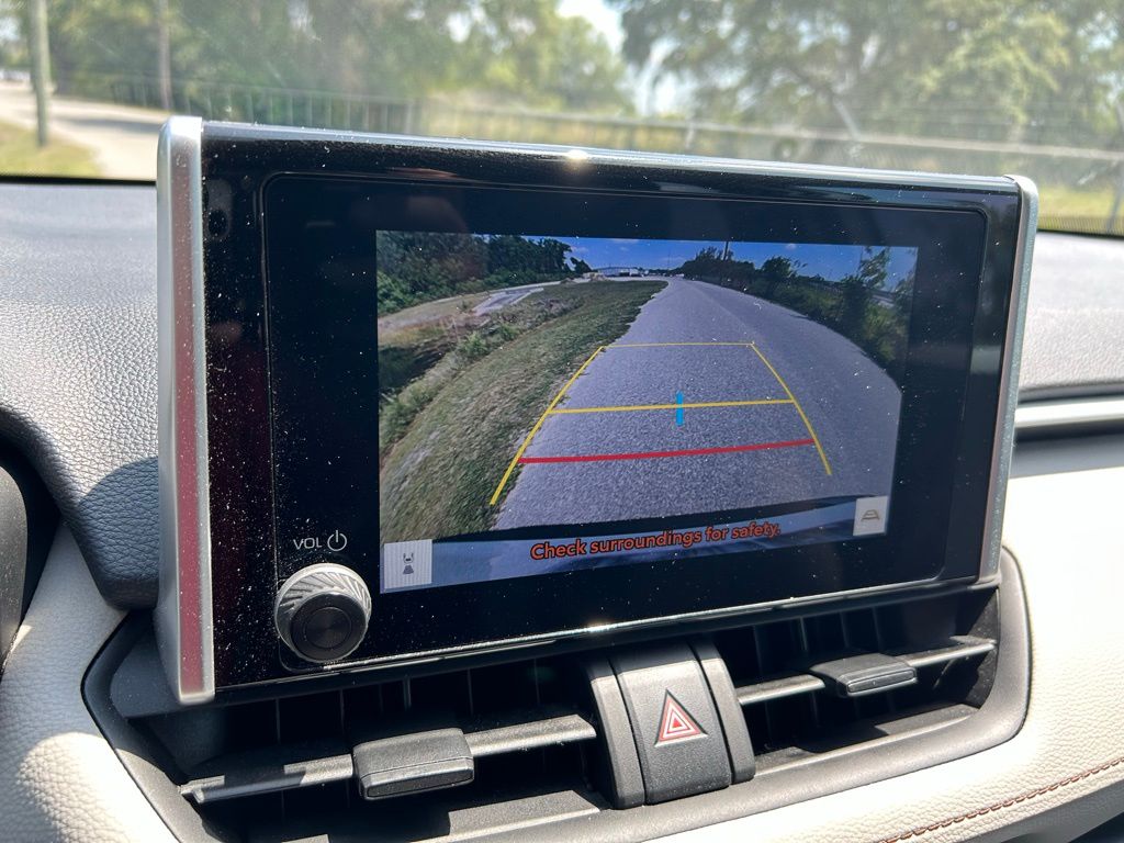 2023 Toyota RAV4 XLE 24