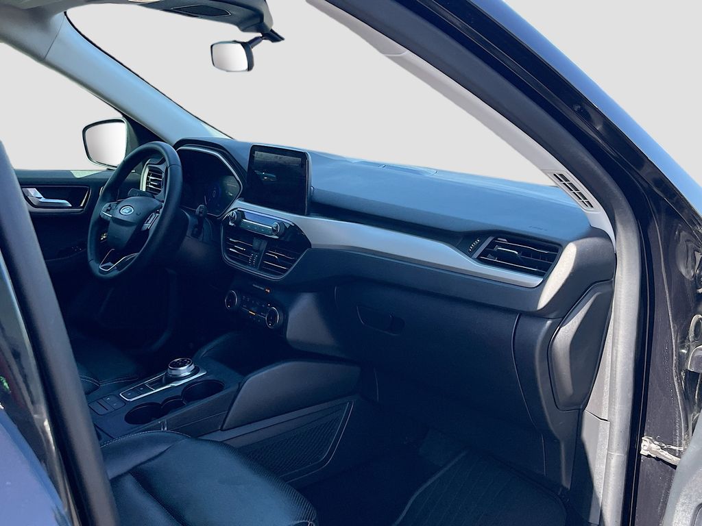 Used 2022 Black Ford SEL image 30