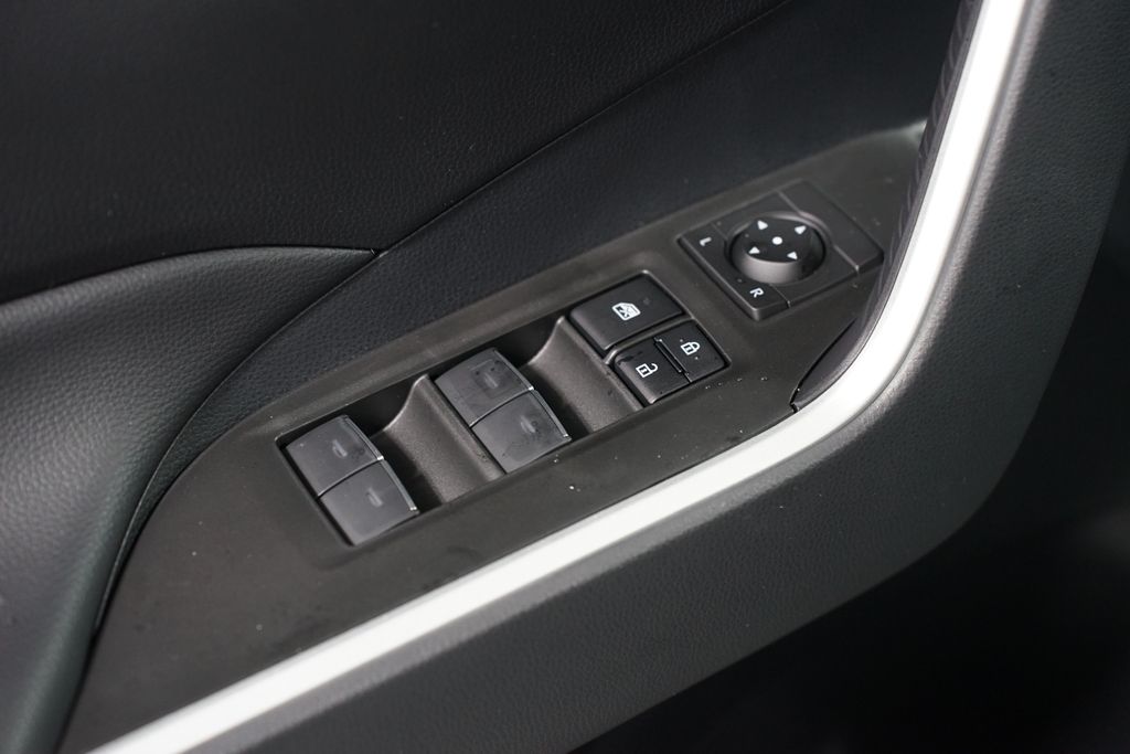 Thumbnail: 2025 Toyota RAV4 - 31