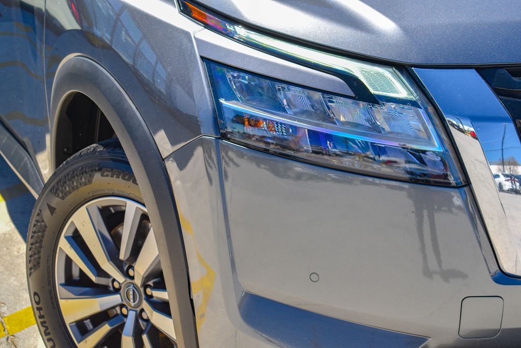 2023 Nissan Pathfinder SL - 5