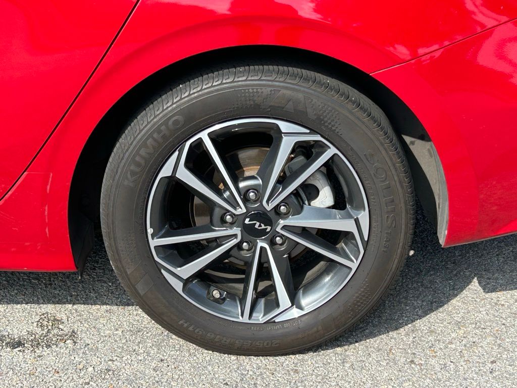 Thumbnail: 2022 Kia Forte - 9