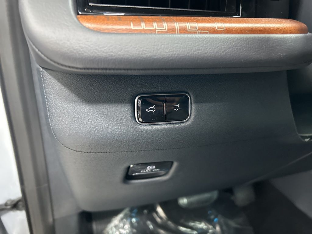 new 2026 Lincoln Navigator car, priced at $124,725