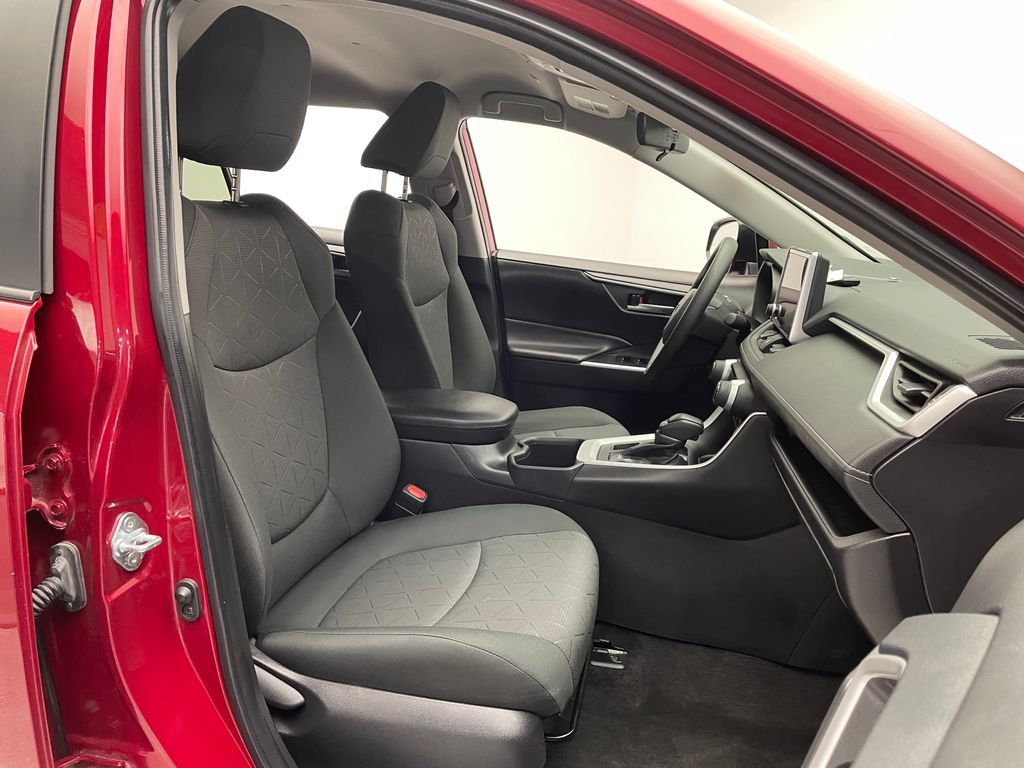 2023 Toyota RAV4 XLE 18