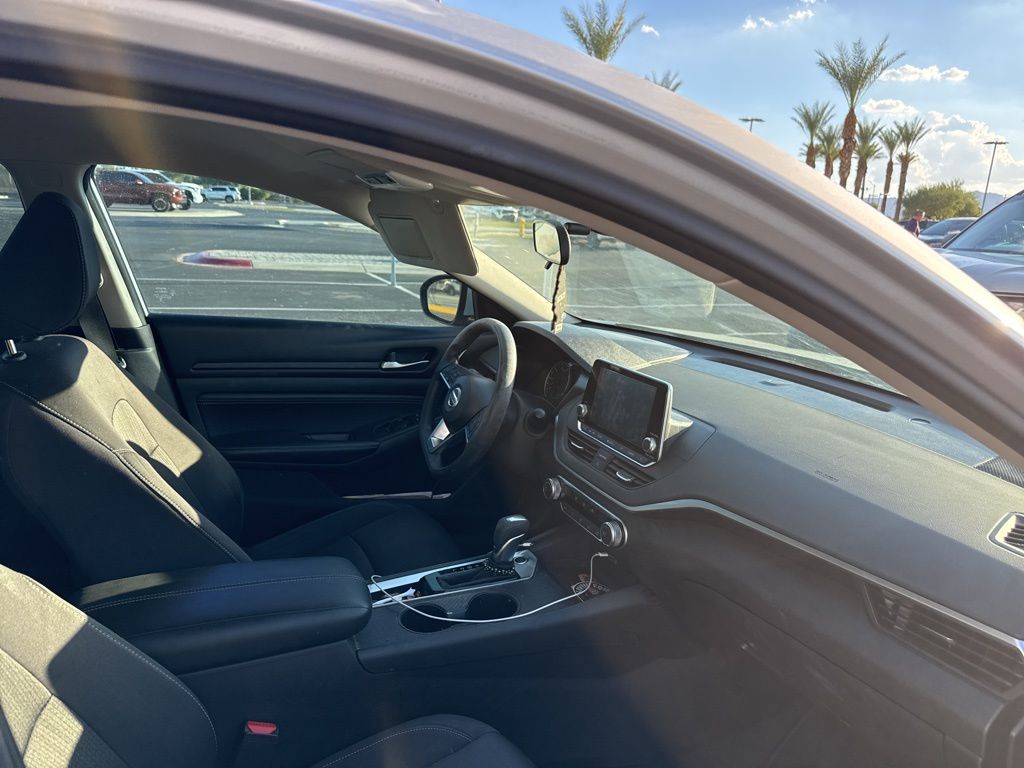 Thumbnail: 2020 Nissan Altima - 9