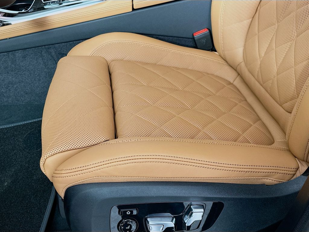 Thumbnail: 2026 BMW X7 - 21