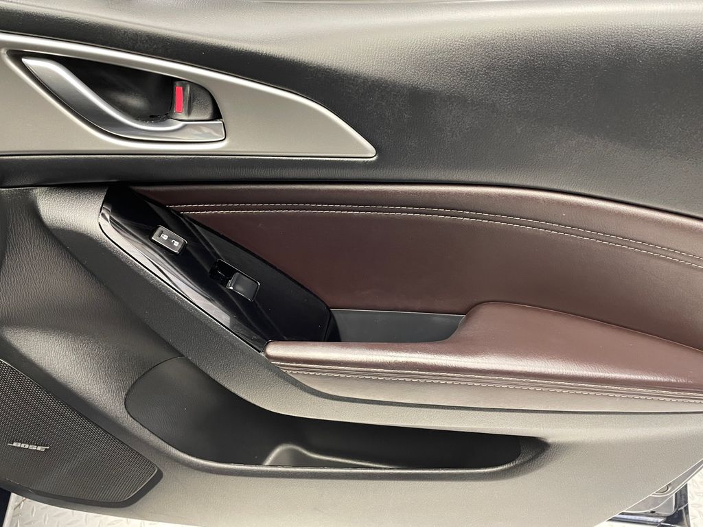 Thumbnail: 2018 Mazda Mazda3 - 15