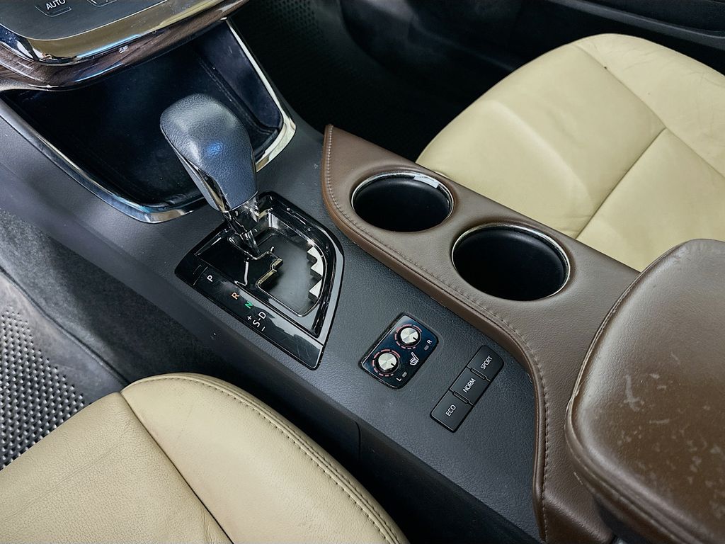 Thumbnail: 2015 Toyota Avalon - 16