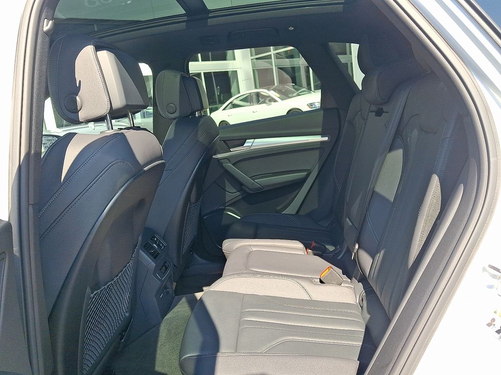 Thumbnail: 2025 Audi Q5 - 10