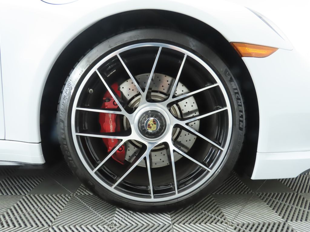 Thumbnail: 2018 Porsche 911 - 32