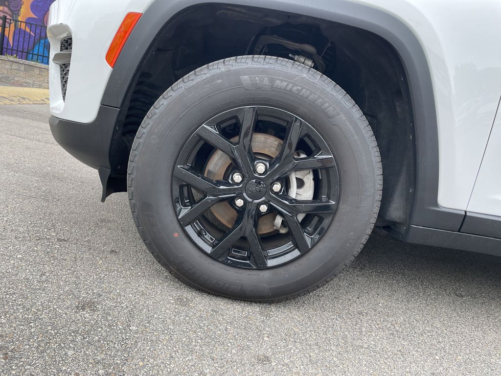 Used 2025 Jeep Grand Cherokee SUV
