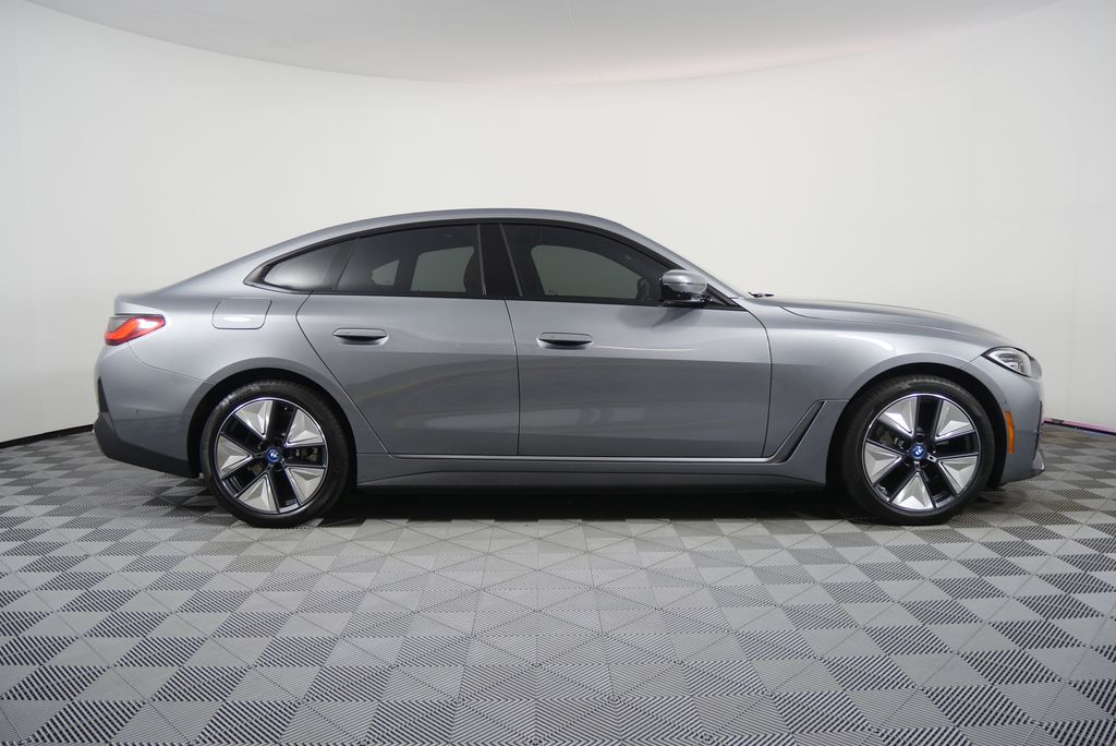 Thumbnail: 2023 BMW i4 - 2