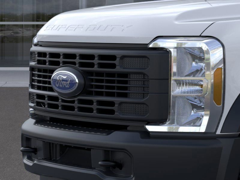 New 2026 Oxford White Ford F-450® XL image 17