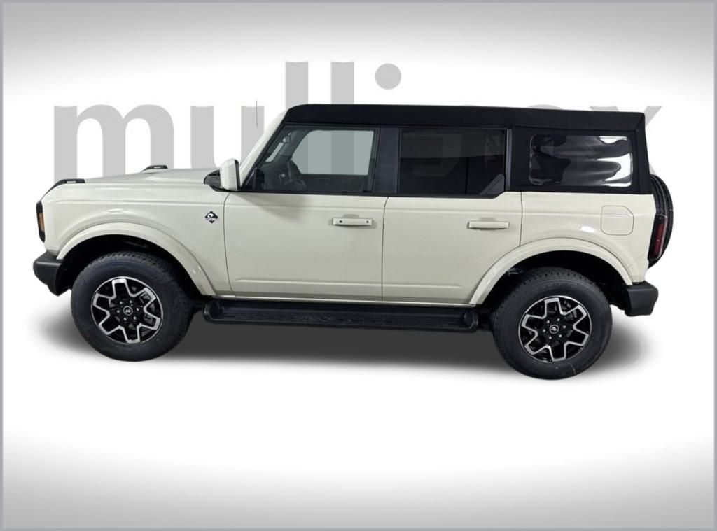 2025 Ford Bronco Outer Banks photo 2