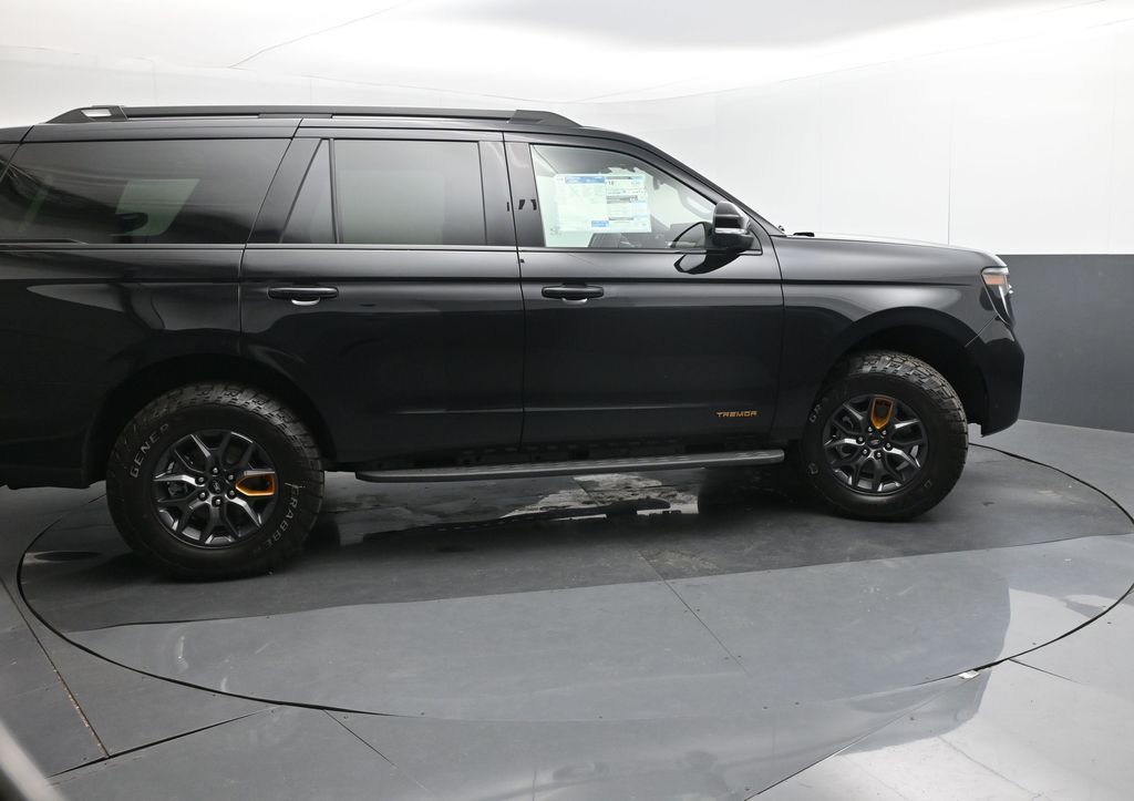 2025 Ford Expedition photo 5