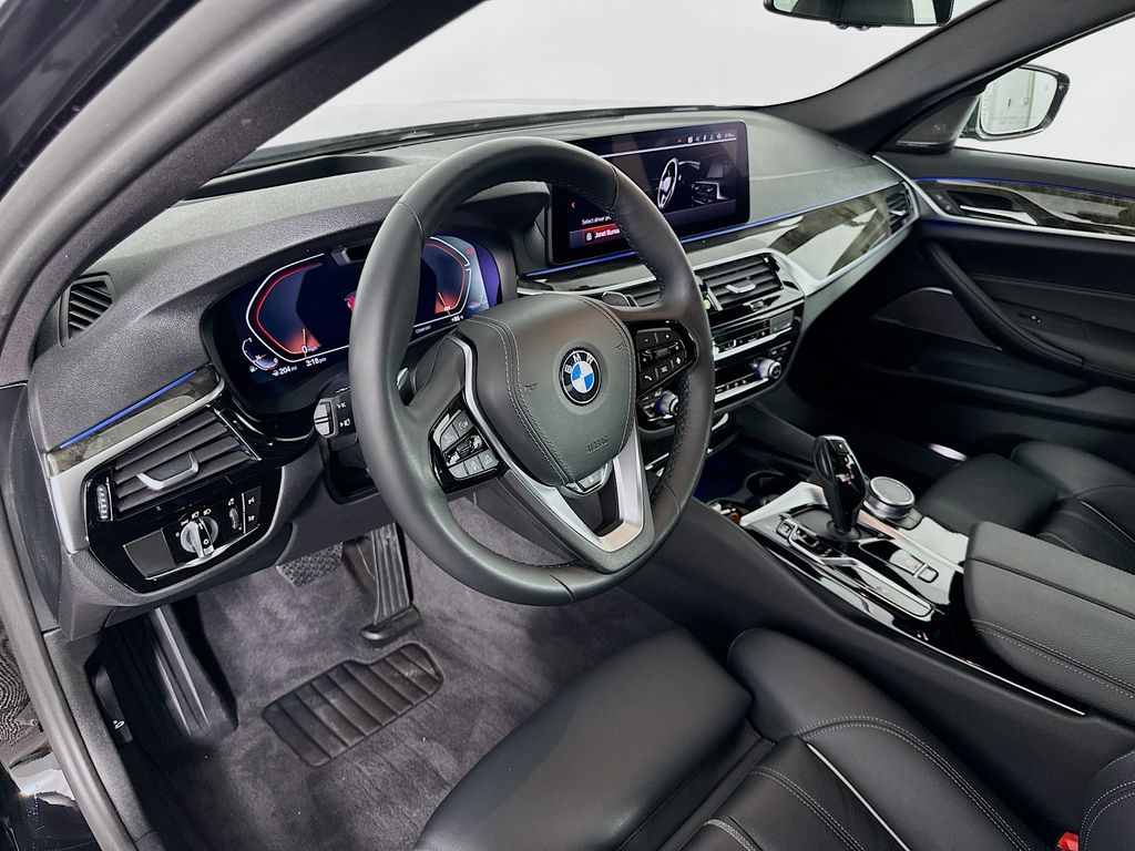 2022 BMW 5 Series 540i xDrive 9
