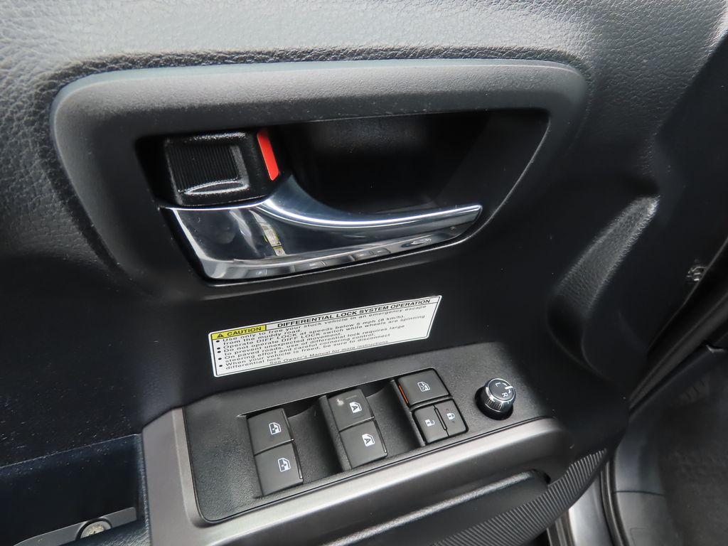 Thumbnail: 2017 Toyota Tacoma - 23