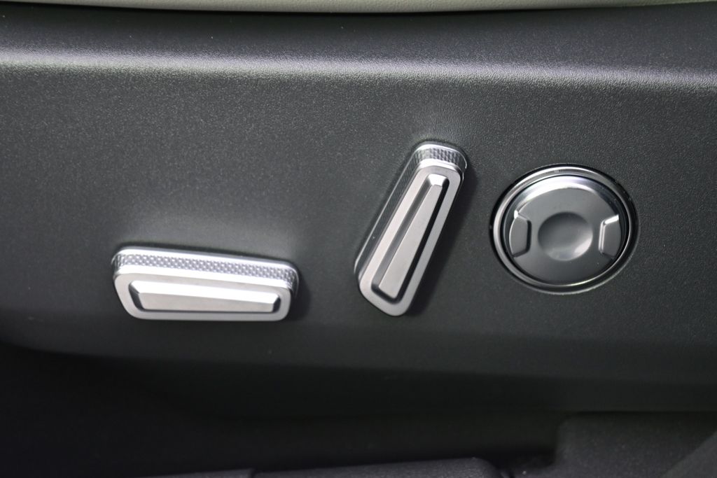 New 2026 White Lincoln Reserve image 14