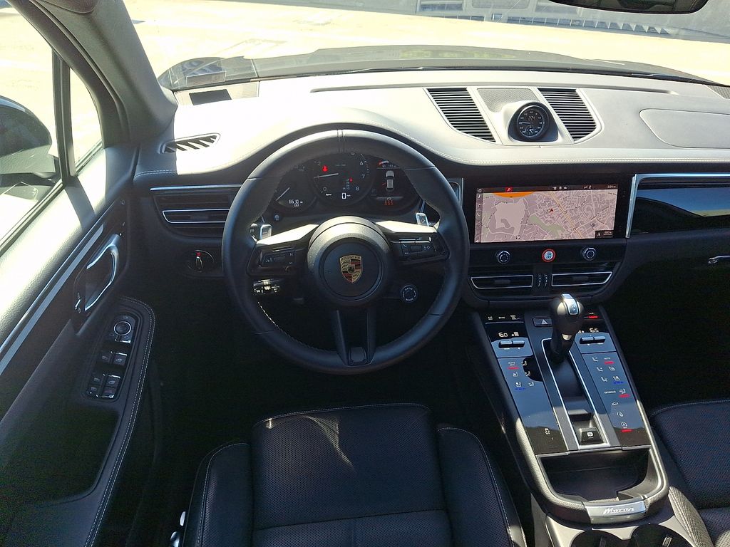 Thumbnail: 2026 Porsche Macan - 13