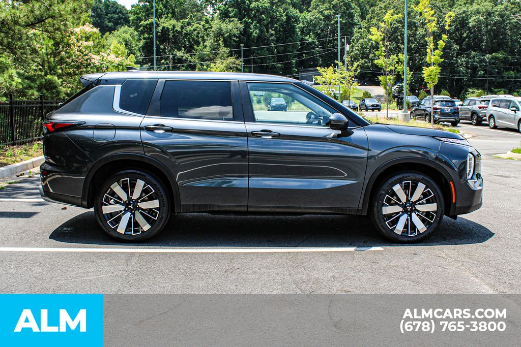 Used 2025 Gray Mitsubishi SE image 8