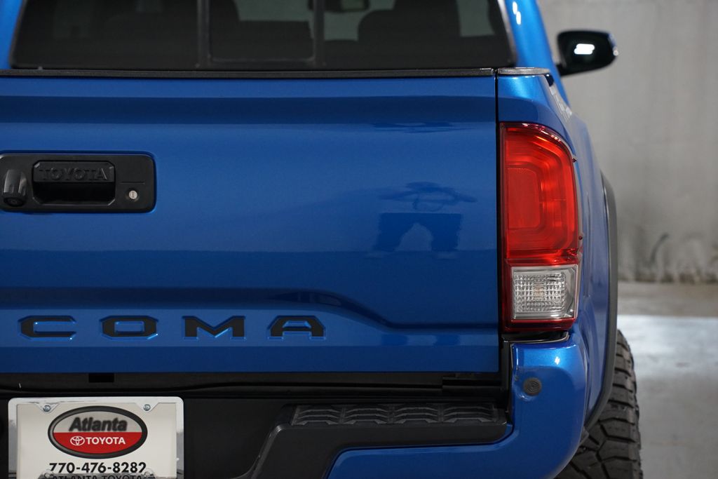 Thumbnail: 2016 Toyota Tacoma - 10