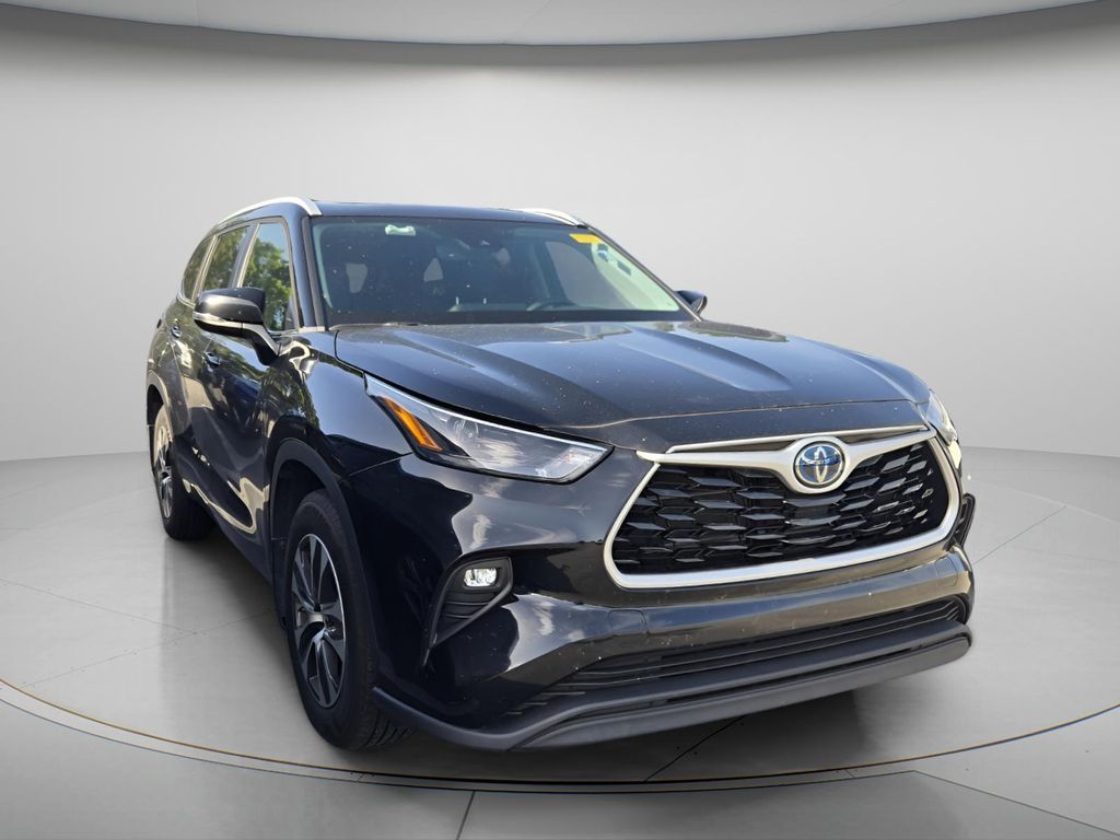 2023 Toyota Highlander - $33,999