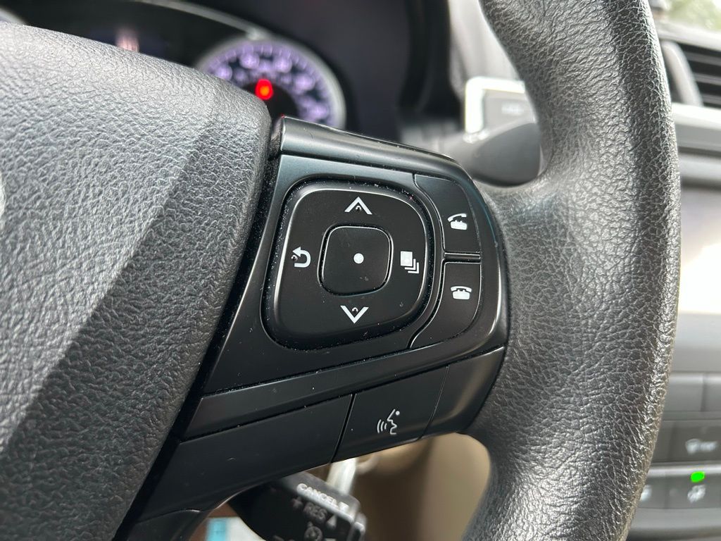 2017 Toyota Camry XSE 19