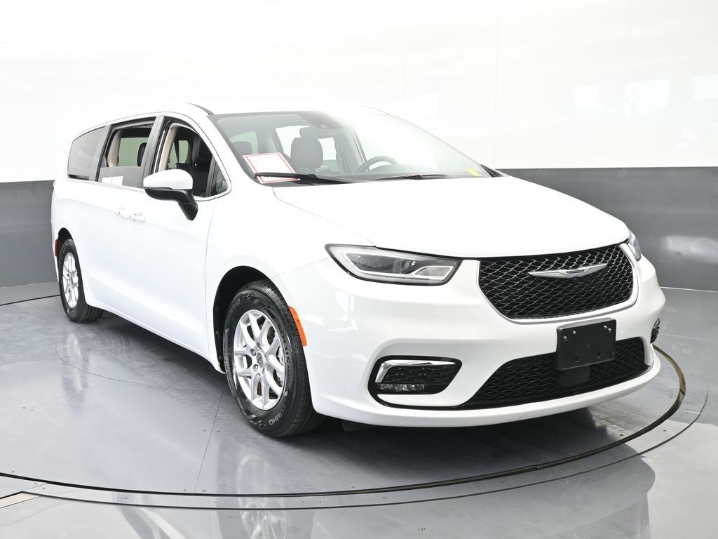 Used 2023 Bright White Clearcoat Chrysler Touring L image 9