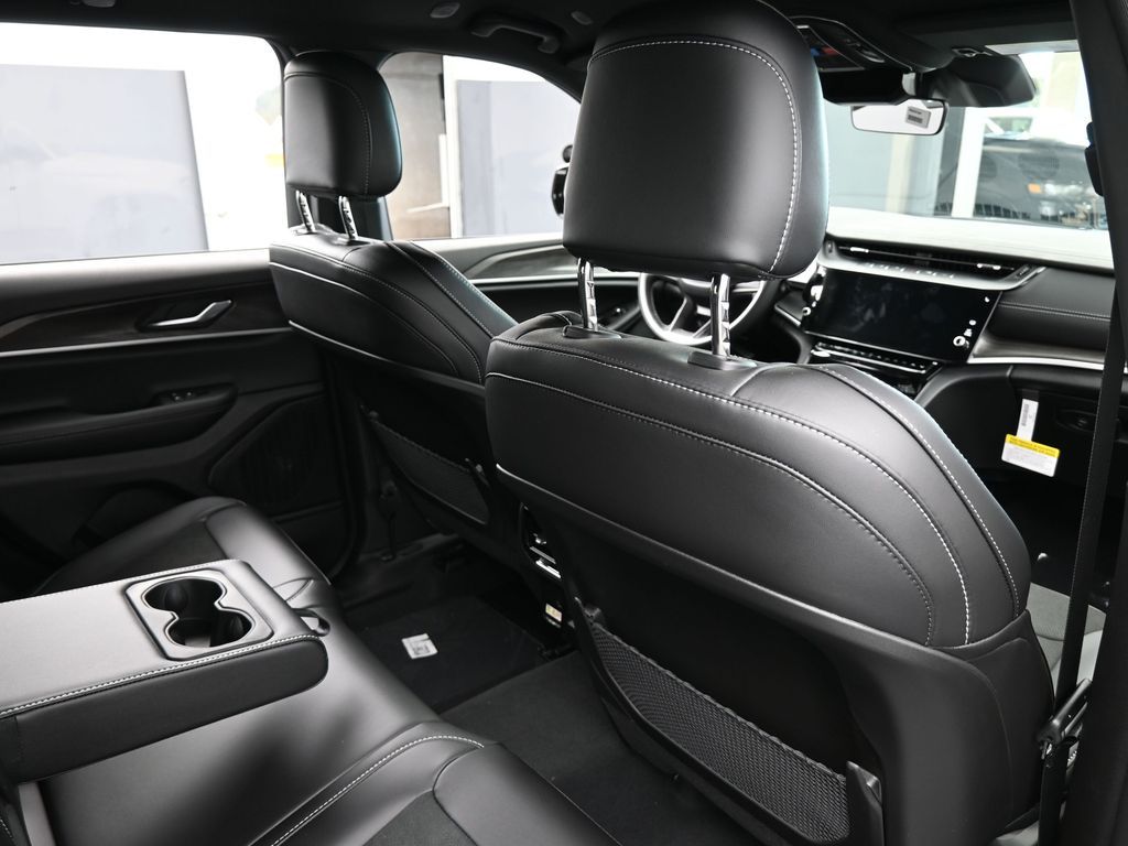 New 2026 Bright White Clearcoat Jeep Laredo image 40