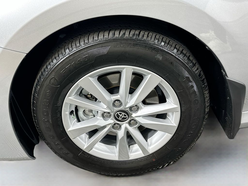 Thumbnail: 2025 Toyota Camry - 31