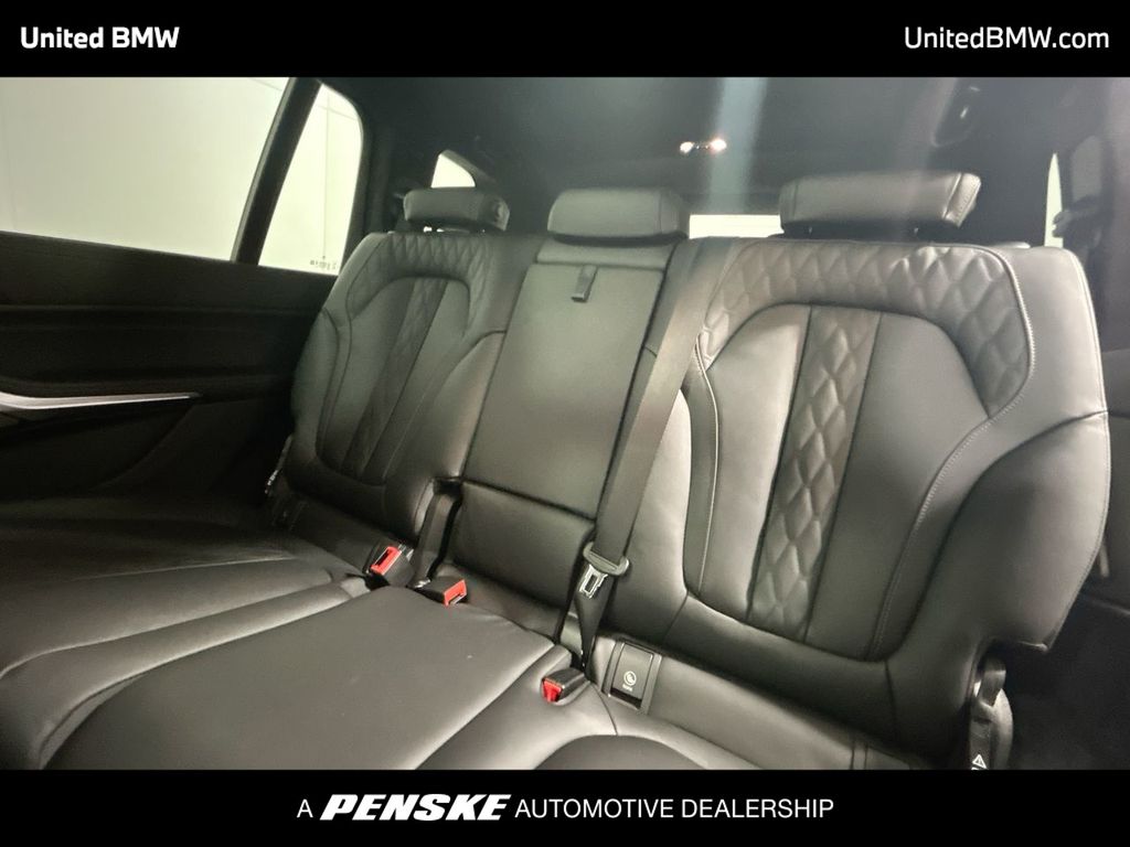 Thumbnail: 2026 BMW X7 - 21