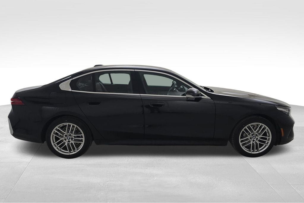 2025 BMW 5 Series 530i - Photo 10