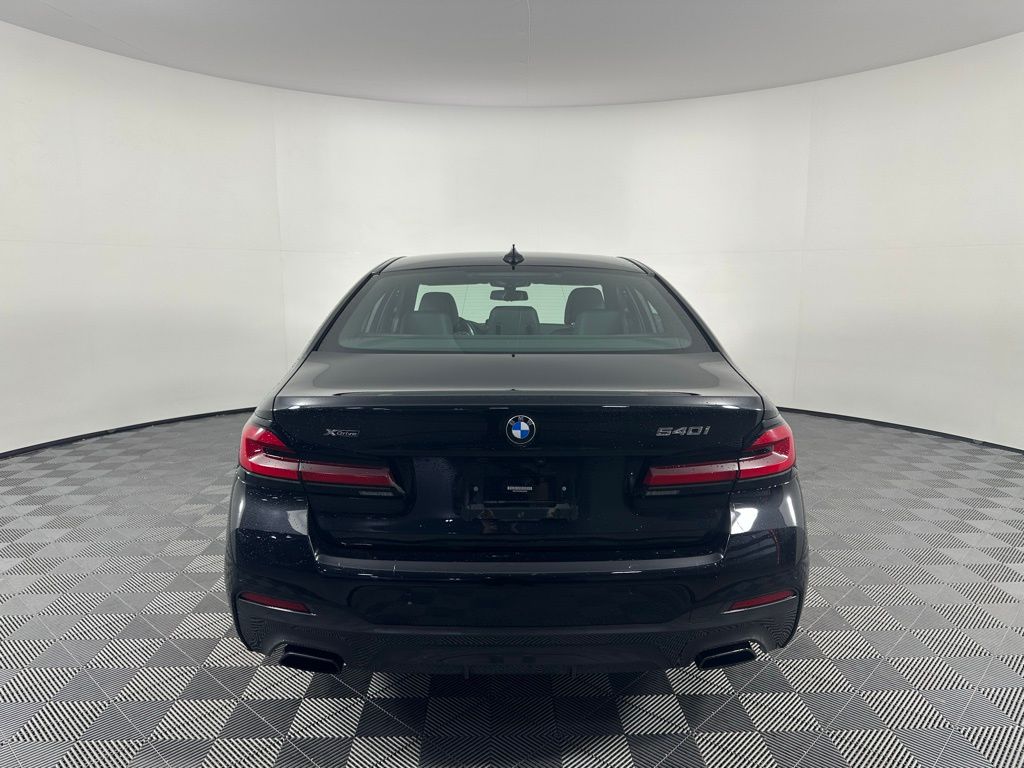 Thumbnail: 2022 BMW 5 Series - 6