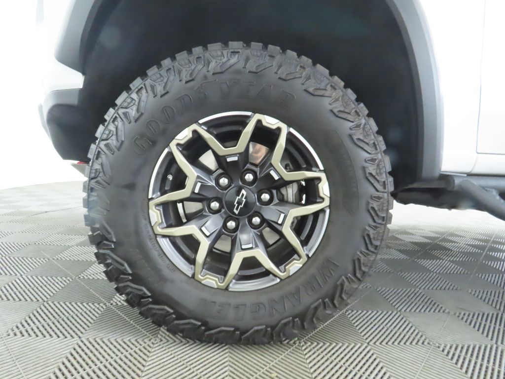Thumbnail: 2024 Chevrolet Colorado - 30