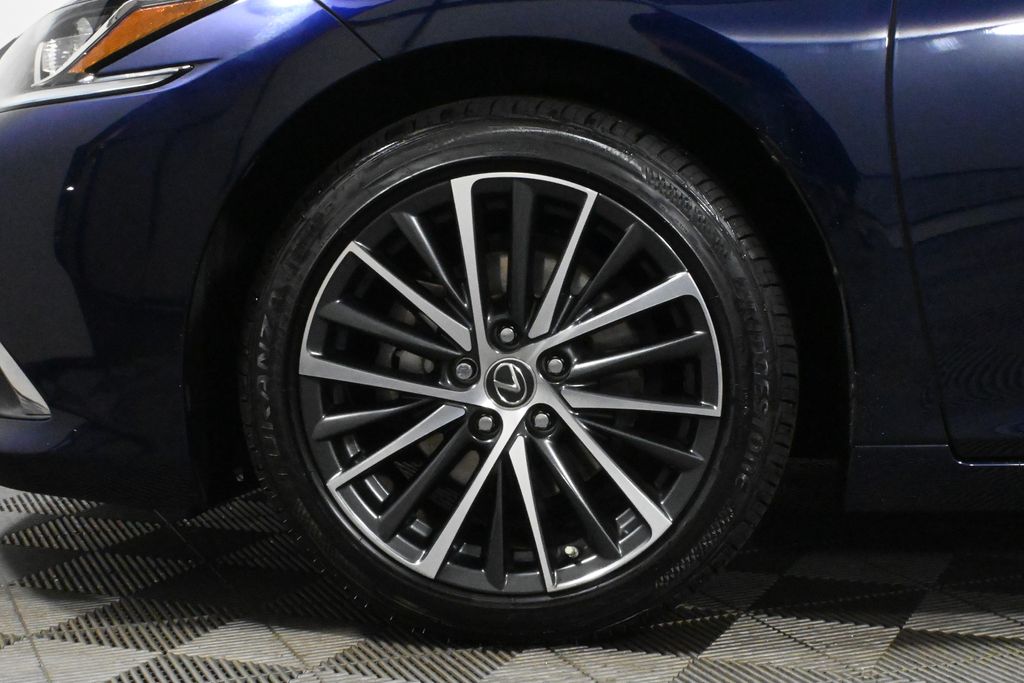Thumbnail: 2022 Lexus ES - 12
