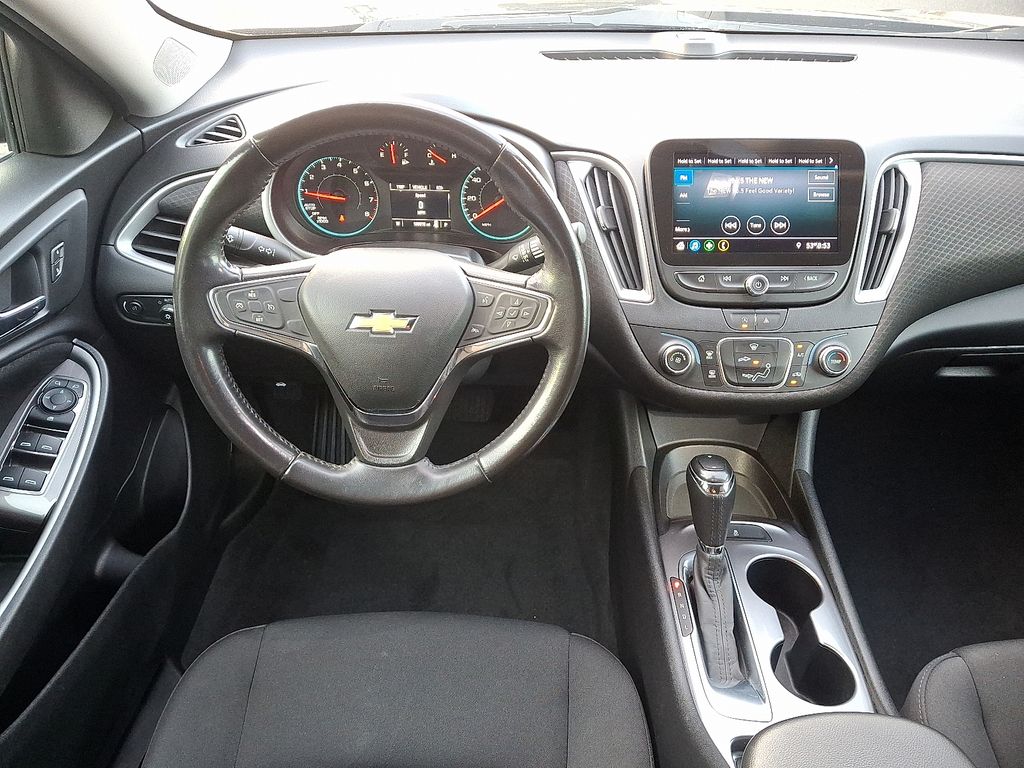 Thumbnail: 2020 Chevrolet Malibu - 10