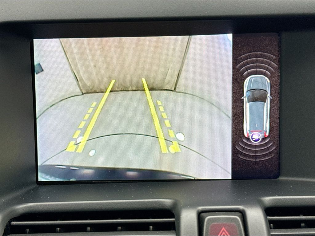 Thumbnail: 2017 Volvo XC60 - 15