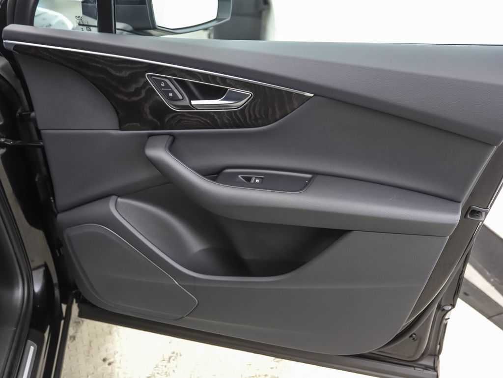 Thumbnail: 2024 Audi Q7 - 28