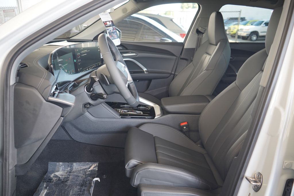 Thumbnail: 2025 Audi Q5 - 6