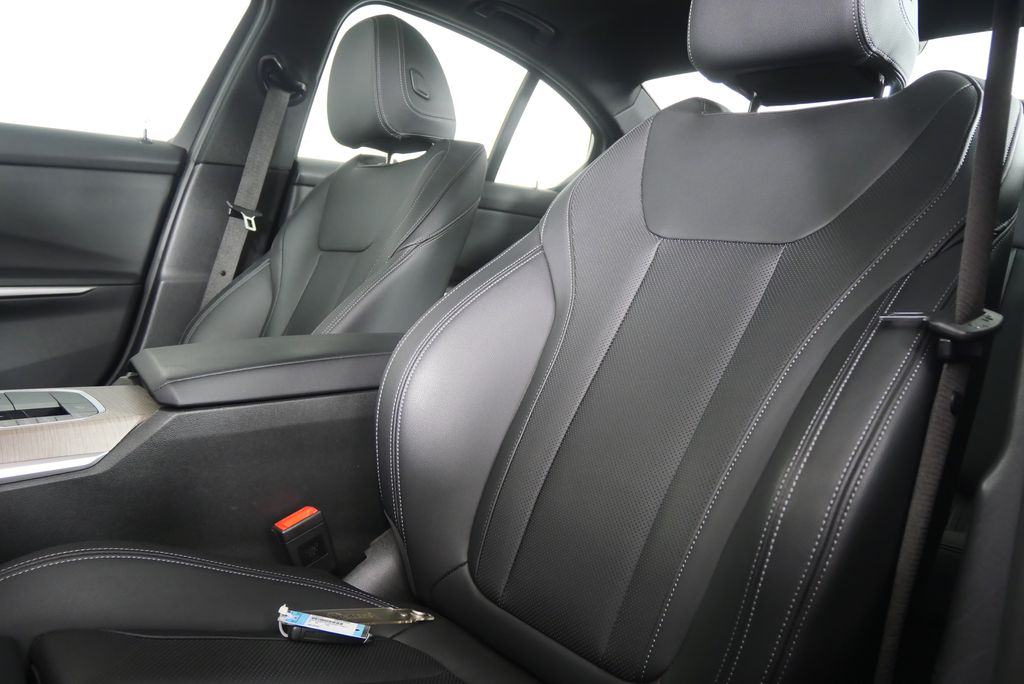 Thumbnail: 2025 BMW 3 Series - 10