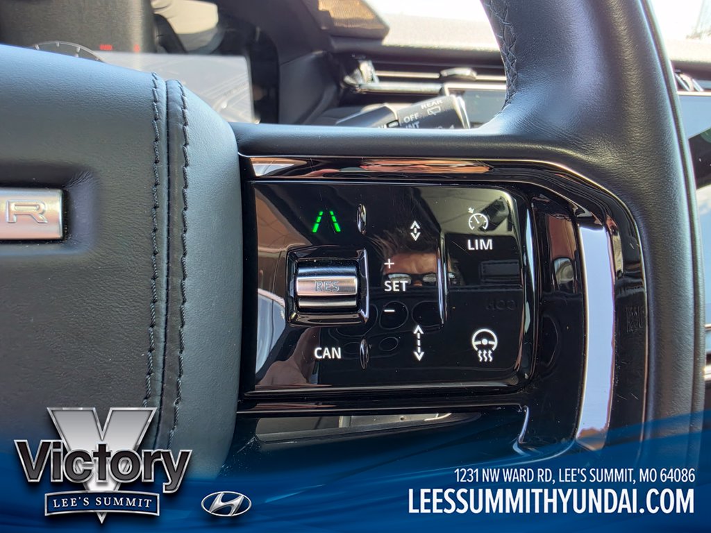 Used 2025  Land Rover Dynamic SE image 16