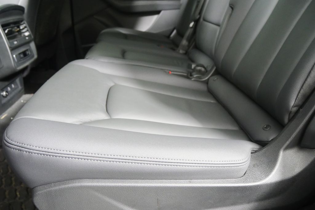 Thumbnail: 2023 Audi Q7 - 14