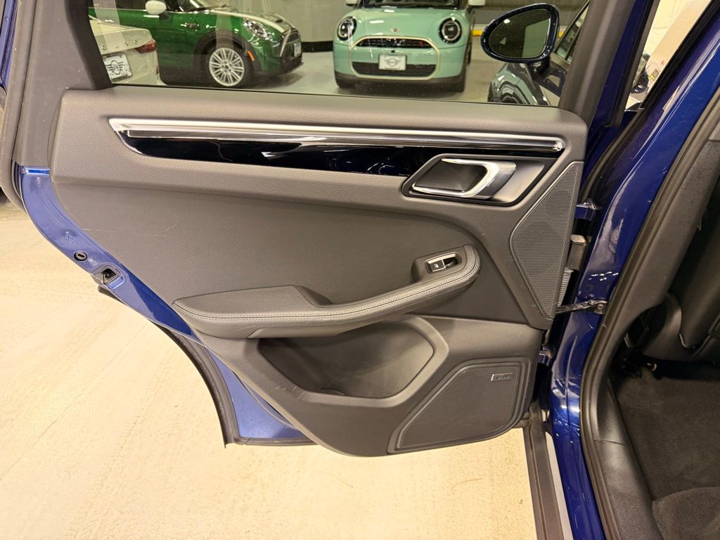 Thumbnail: 2022 Porsche Macan - 19