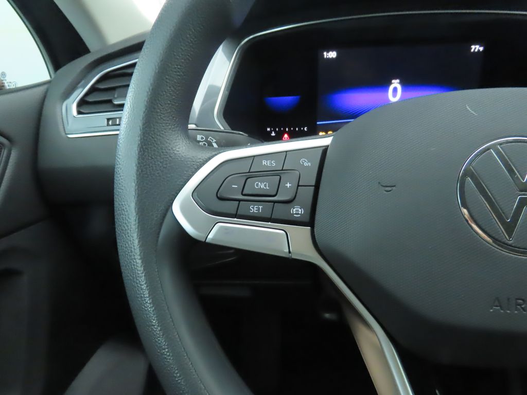 Thumbnail: 2022 Volkswagen Tiguan - 11