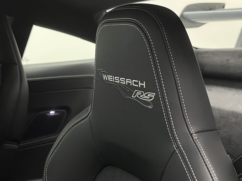 Thumbnail: 2025 Porsche 911 - 31